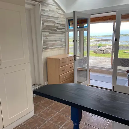 Attractive Cosy One Bedroom Ocean View On Bay *