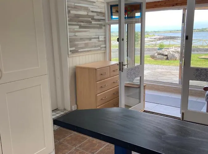 Attractive Cosy One Bedroom Ocean View On Bay *