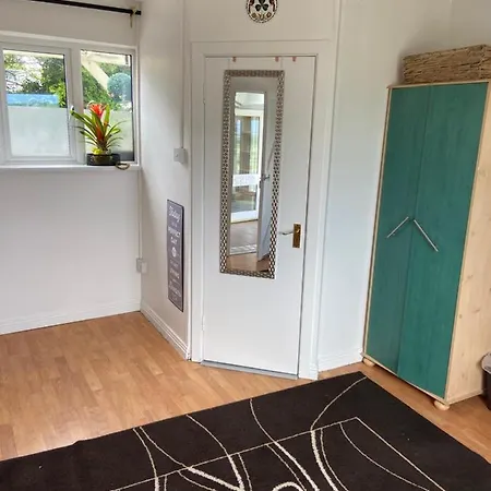Attractive Cosy One Bedroom Ocean View On Bay Apartment